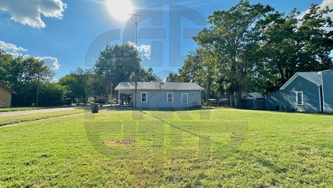 Photo - 410 E Taylor Ave