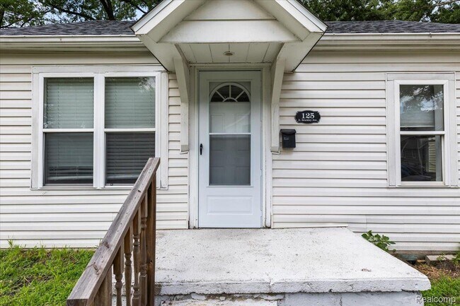 Photo - 125 E Brickley Ave