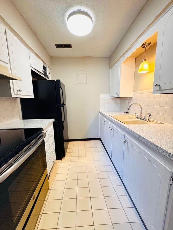 Photo - 1908 N 77th St