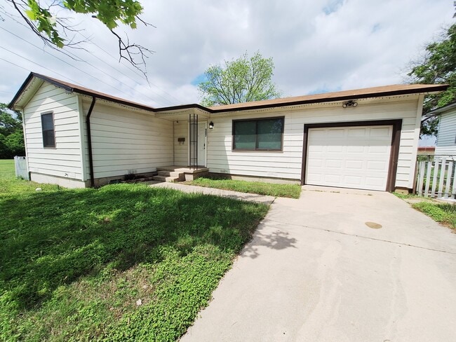 Building Photo - 907 Jefferis Ave