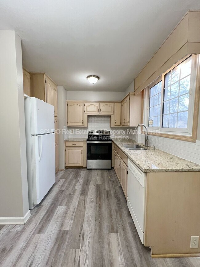 Photo - 7715 W 96th Terrace