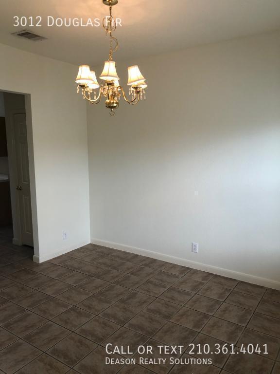 Photo - 3012 Douglas Fir Dr