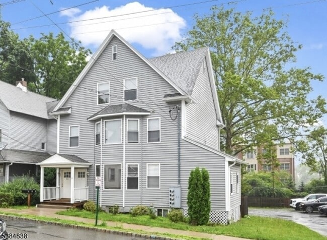 Building Photo - 15 Olyphant Pl Unit 2