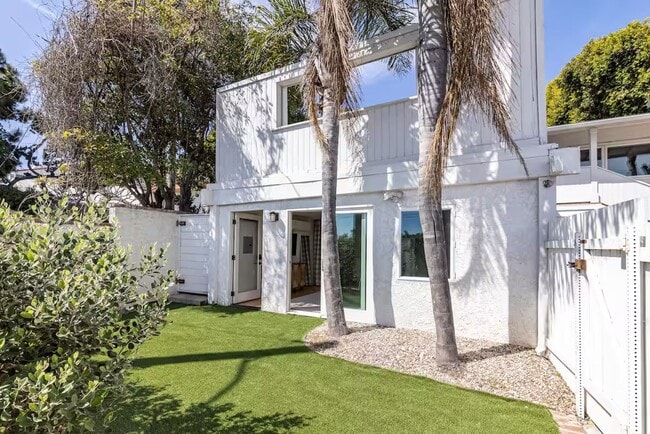 Photo - The Costa Beach Bungalow - Entire guesthouse in Malibu, California, United States