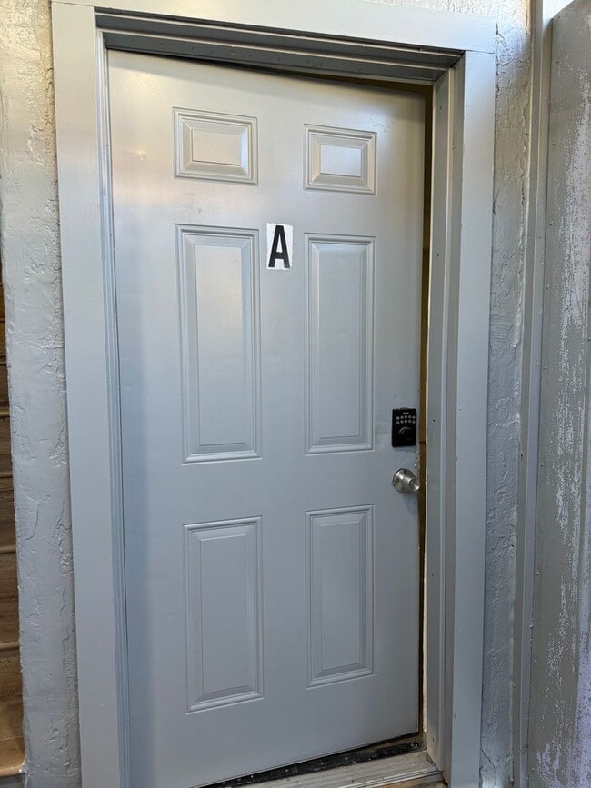 Building Photo - 1711 Santa Paula Dr Unit A Rental