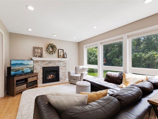 Photo - Spacious Like-New 2-Story with Office, Fireplace, Sunroom, Gourmet Kitchen & More!