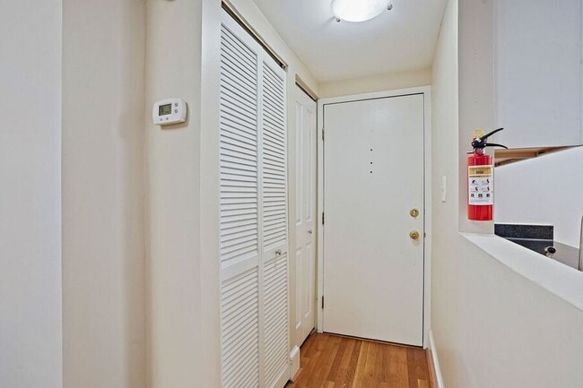 Photo - 2008 16th St NW