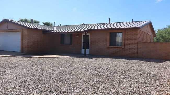 Building Photo - 4858 E Evergreen Dr