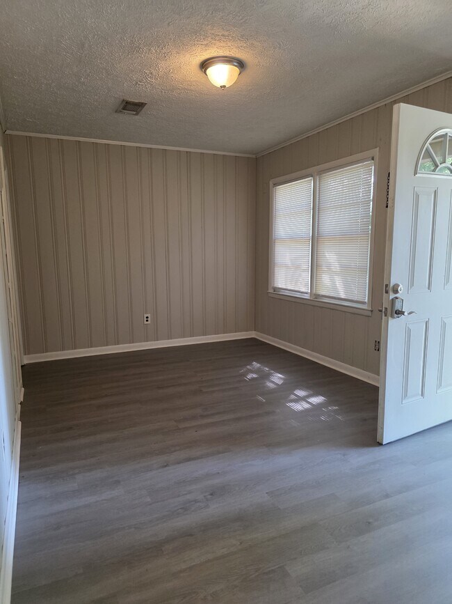 Photo - 351 Brook St