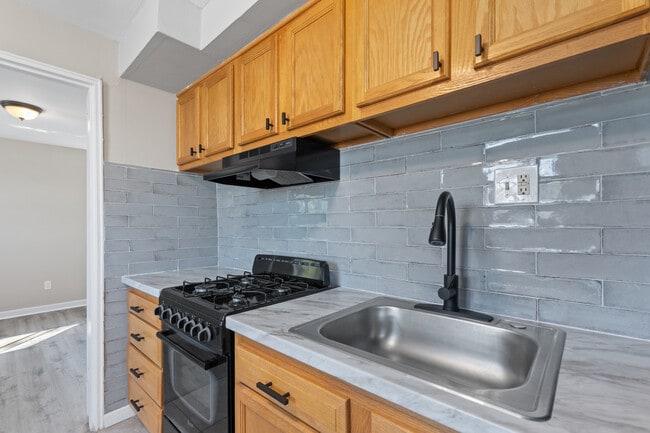 Photo - Palmyra Arms Apartments