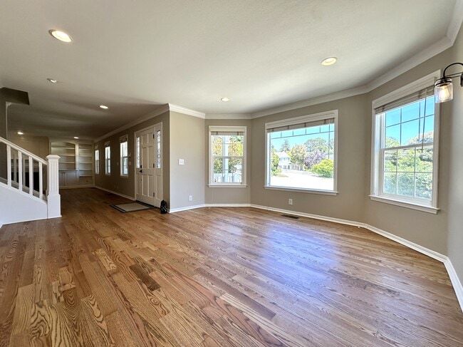 Photo - 604 Village Ct
