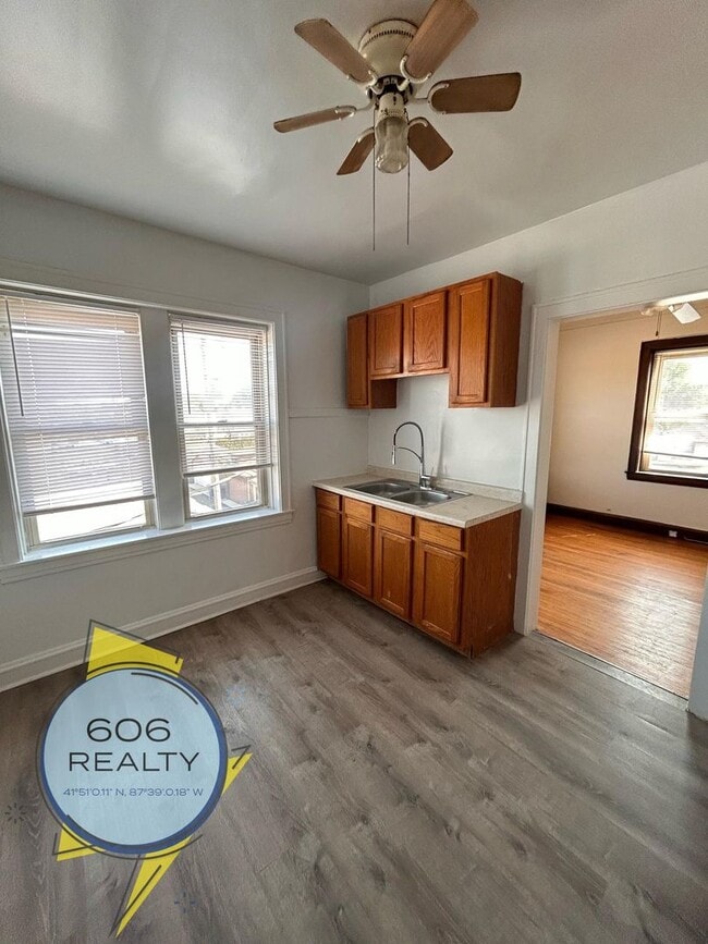 Photo - Belmont Cragin Apts Available! Unit 3153-2
