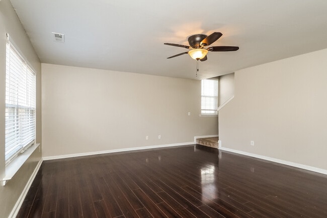 Photo - 106 Spring Dove Ln