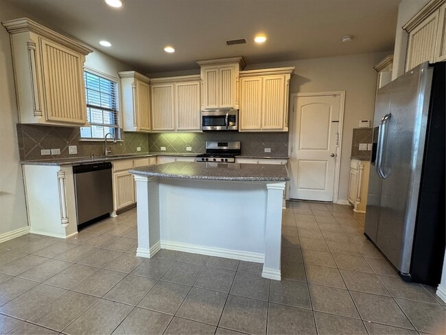 Building Photo - 201 Brick Row