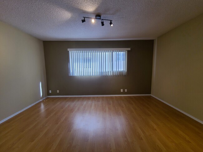 1210 N Flores St