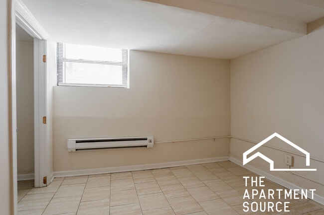 Photo - 2886 N Clark St