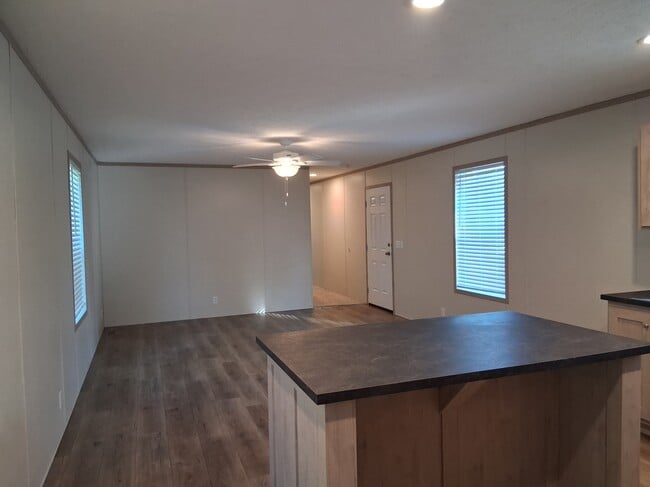 Photo - 10340 Midland Rd