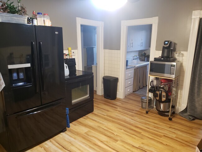 Kitchen - 267 Kelley St Unit West