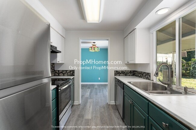 Building Photo - Charming Oregon City Home on 1/2 Acre - Fully Fenced Yard!