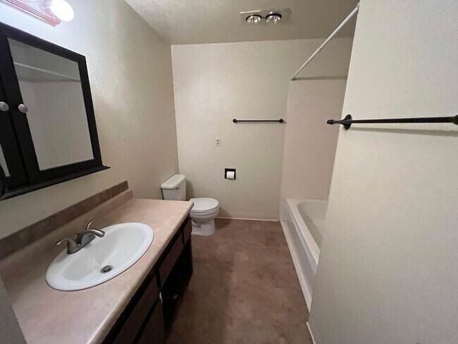 Photo - Charming Duplex unit in Meridian!