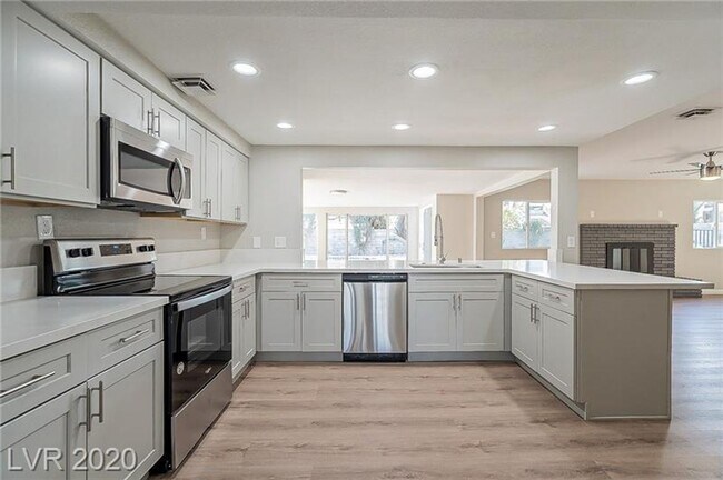 Photo - Amazing pool home is great location!!