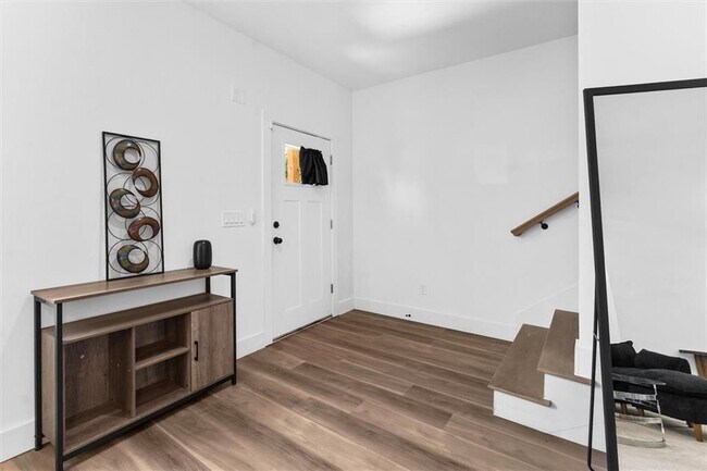 Photo - 598 Formwalt St SW