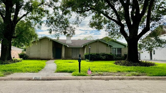Photo - 2607 Bermuda Dunes Dr House
