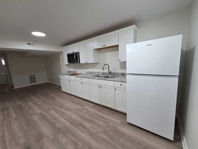 Building Photo - 5506 Campbell Ave