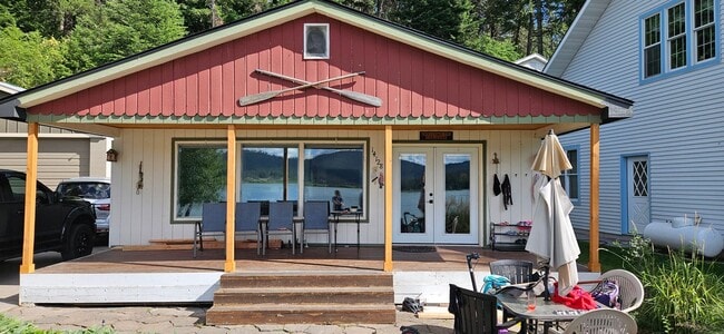 Building Photo - 3 Bed 2 Bath Newman Lake Home on the water with beach, dock and boat slip
