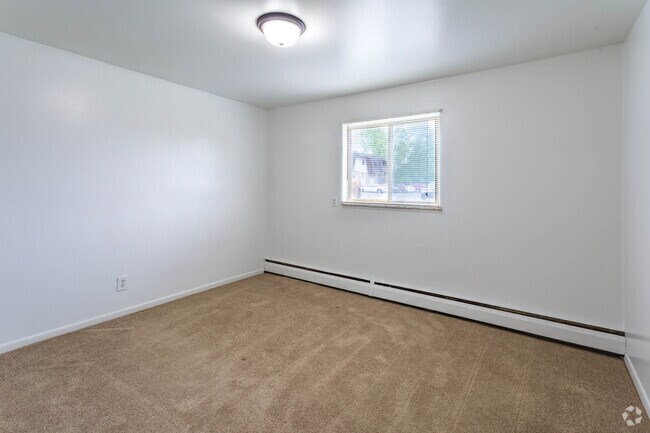 2 BR, 1 BA - 900 SF