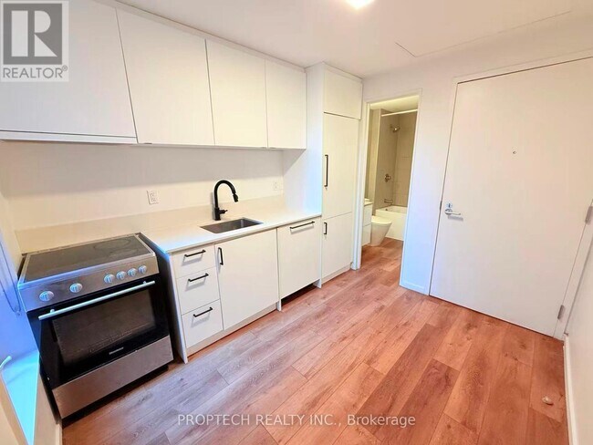 377 Broadview Ave Unit 206
