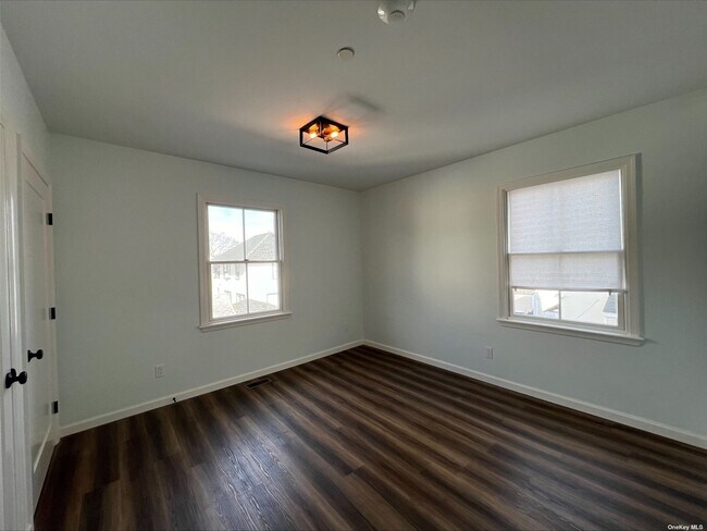 Photo - 269 Bayville Ave