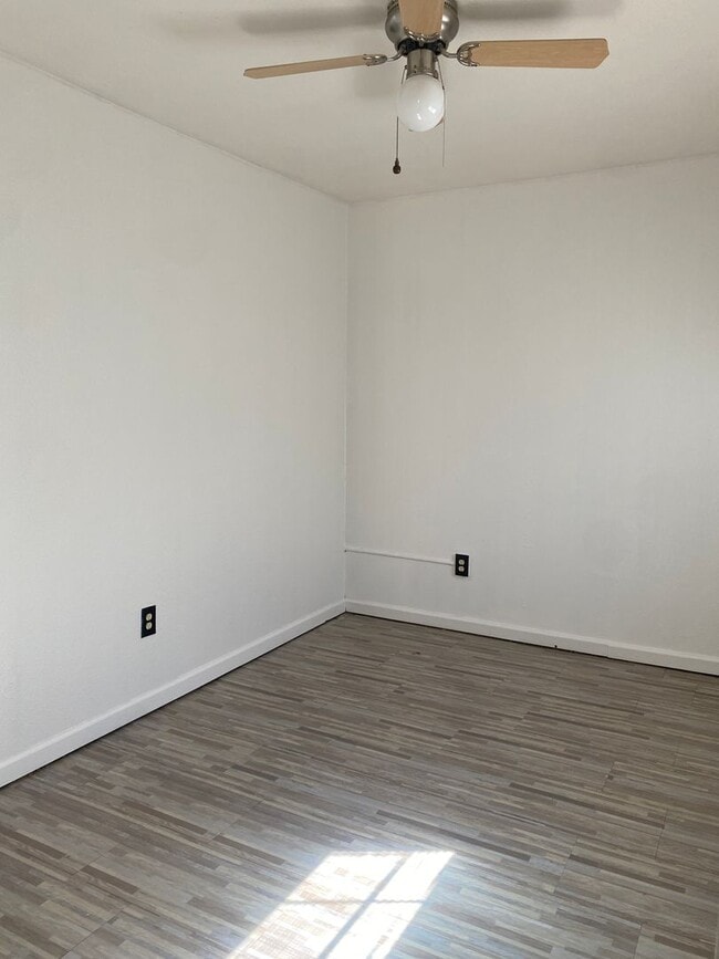 Photo - 1460 Linden Way