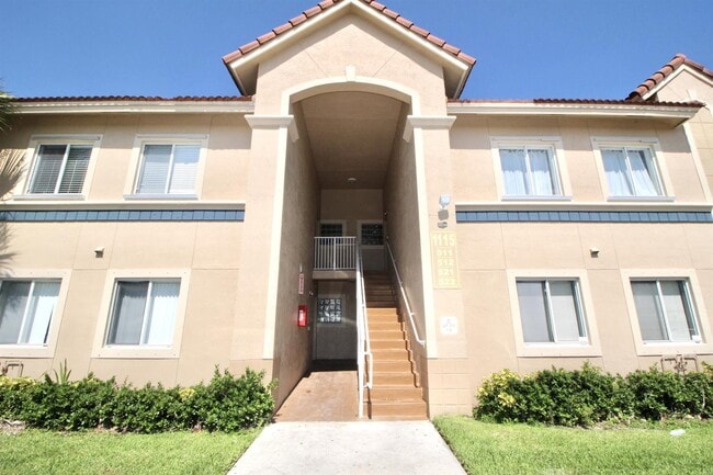 Photo - 1115 Golden Lakes Blvd Unidad 512