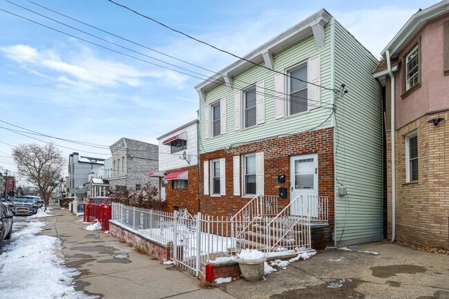 Building Photo - 98 CLENDENNY Ave