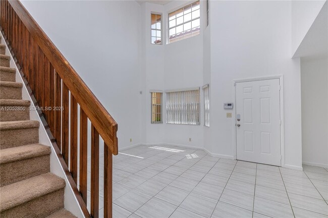 2592 W Saratoga Dr