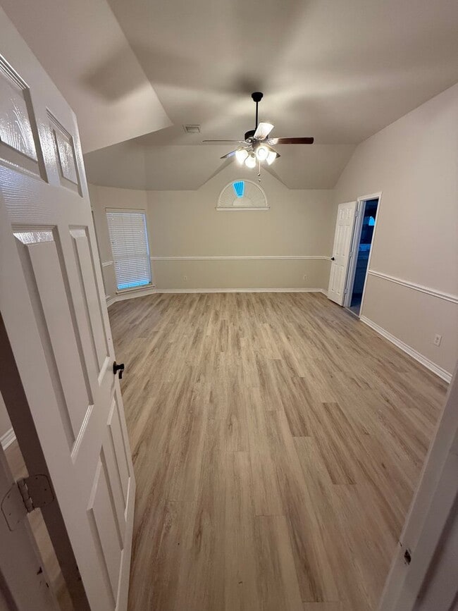 Photo - $1000.00 off 1st month Rent!! Spectacular ...
