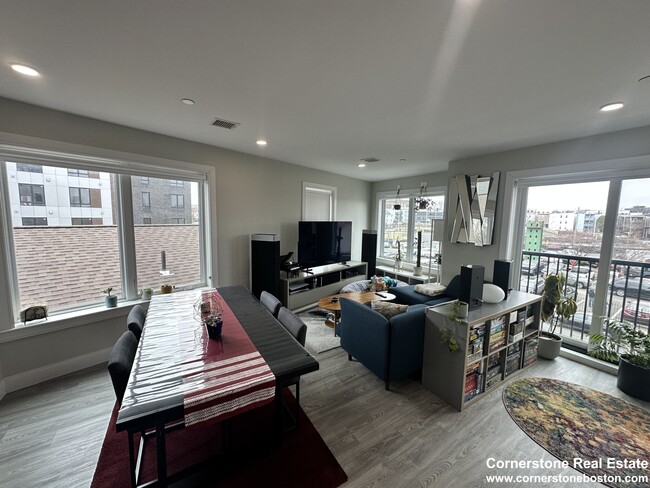 Building Photo - 210 Old Colony Ave Unit 301