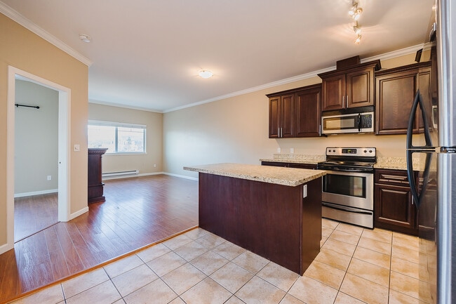 Building Photo - 22363 Selkirk Ave Unit 204