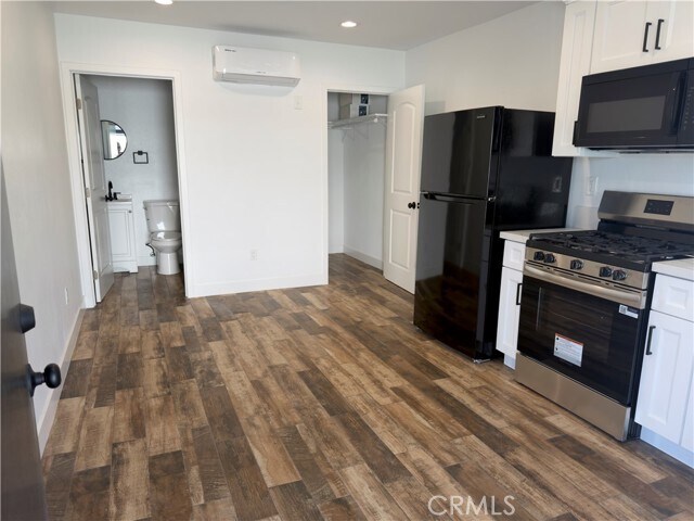 Photo - 523-522 W 78th St