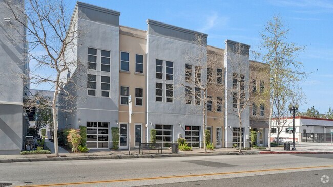 Building Photo - 728 N Santiago St Rental