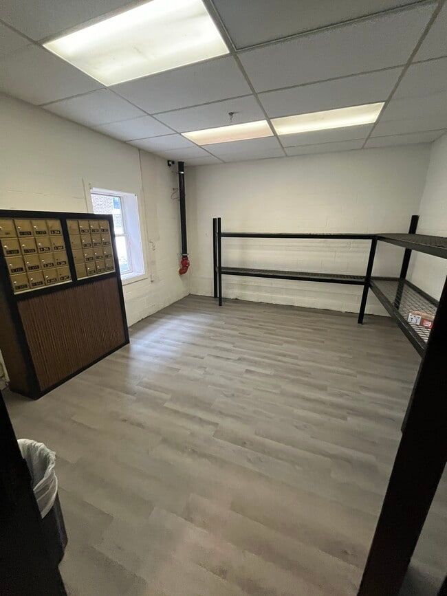 64 Sand Creek Rd Unit main building