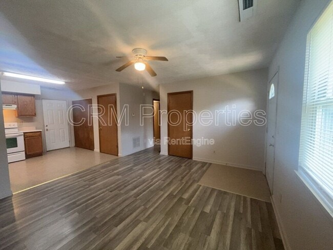 Photo - 1912 N Apperson Way