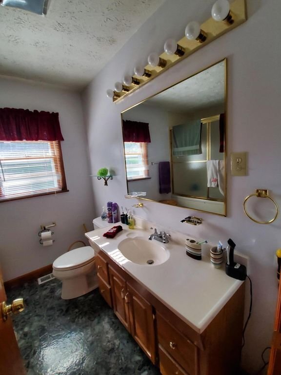 Shared Bathroom - 3909 Deerfield Rd