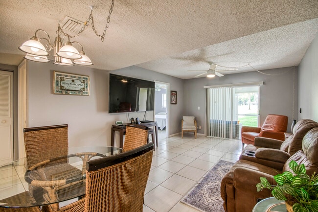 Photo - 18081 SE Country Club Dr Unit 16-151