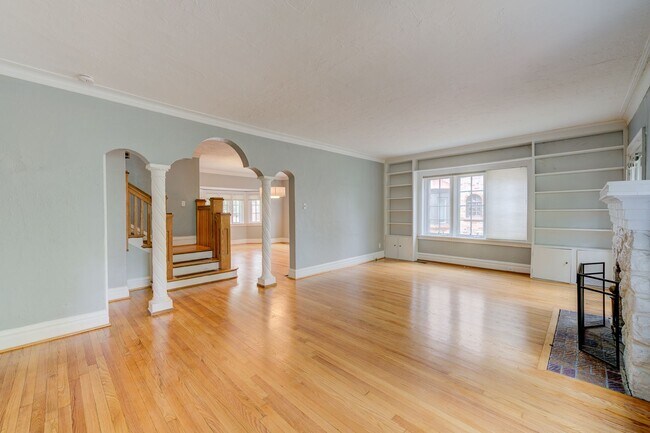 Photo - (869) 8002 Davis/701 S. Meramec Unit 8002 Davis