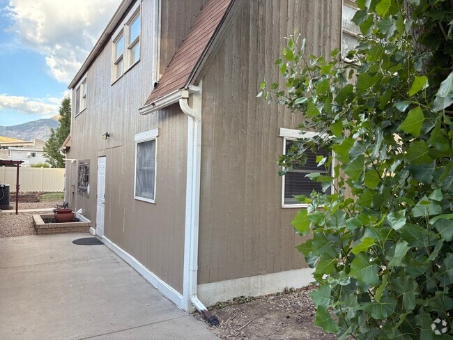 Building Photo - 675 W 1800 N Rental