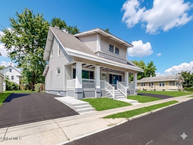 Building Photo - 1747 Oneida St