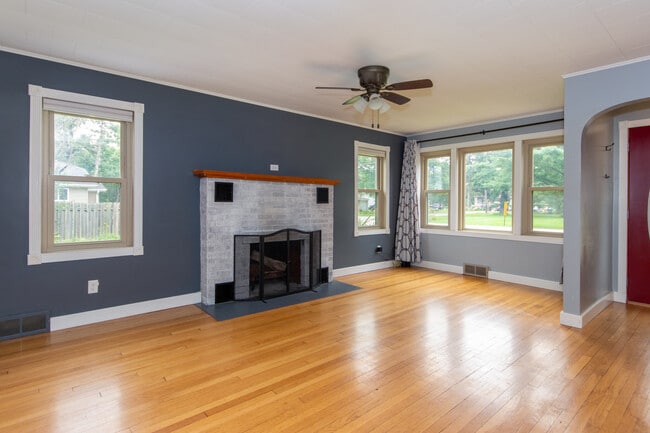 Photo - 7910 Shorewood Dr