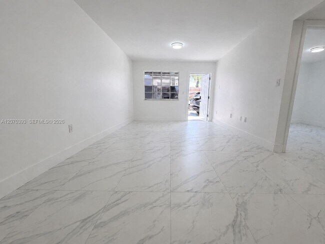 1270 W 42nd St Unit A103